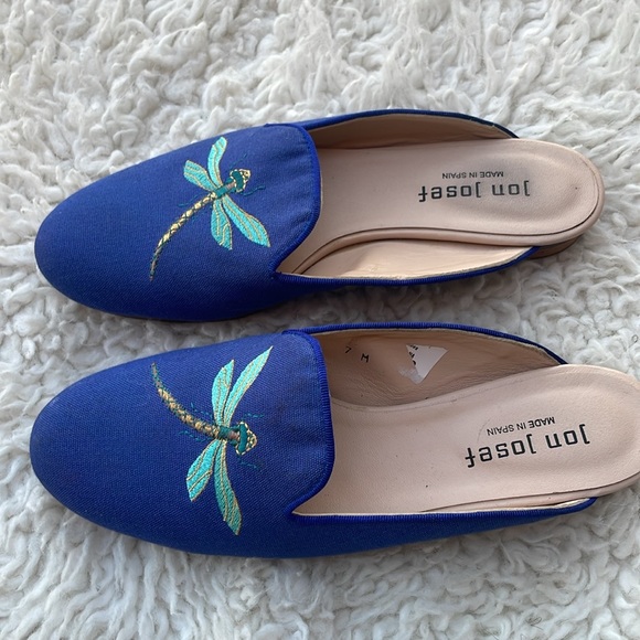 Dragonfly Pique Jon Josef Flat Slip-on Slide
Brand: Jon Josef. Used very good. - Picture 3 of 7